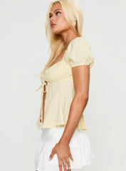 How To Fly Tie Detail Top Yellow